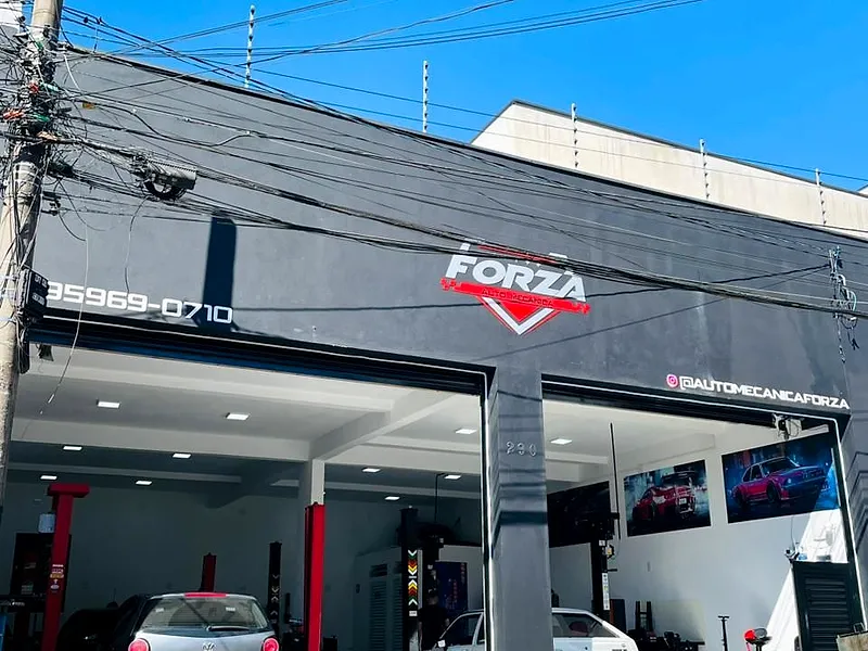 Fachada da Forza Auto Mecânica na R. Peter Flôr